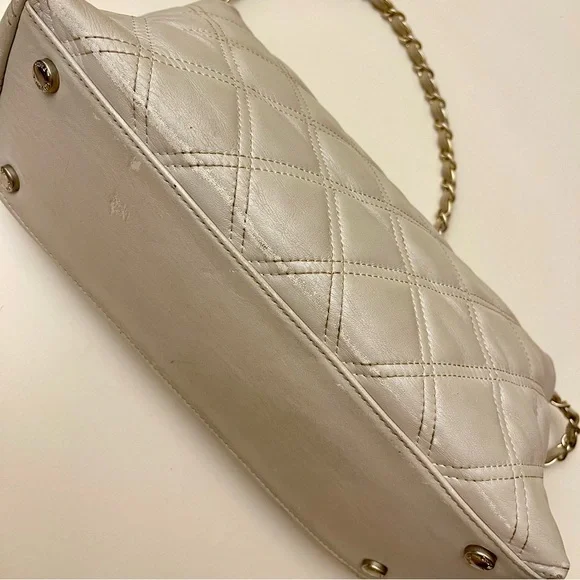 Vintage Chanel Quilted Leather Flap Bag - Light Grey - Picture 5 of 13